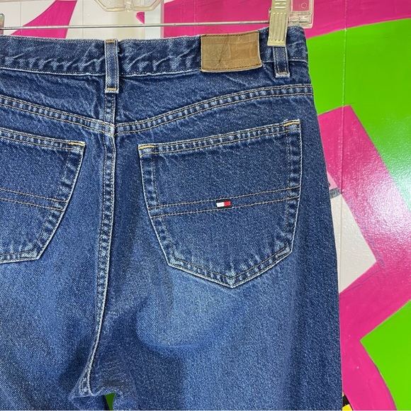 Tommy Hilfiger, Denim. Similar to a size 4/6. Capris/Ankle Crop See Measurements - Picture 4 of 5